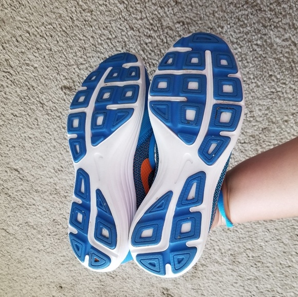 Nike Shoes - Picture 6 of 7